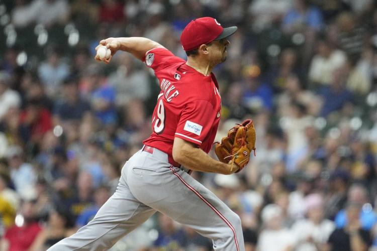 BASEBALL-MLB-MIL-CIN/
