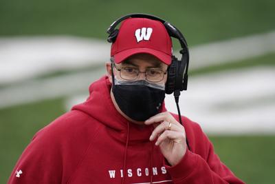 Hawkeyes 28, Badgers 7