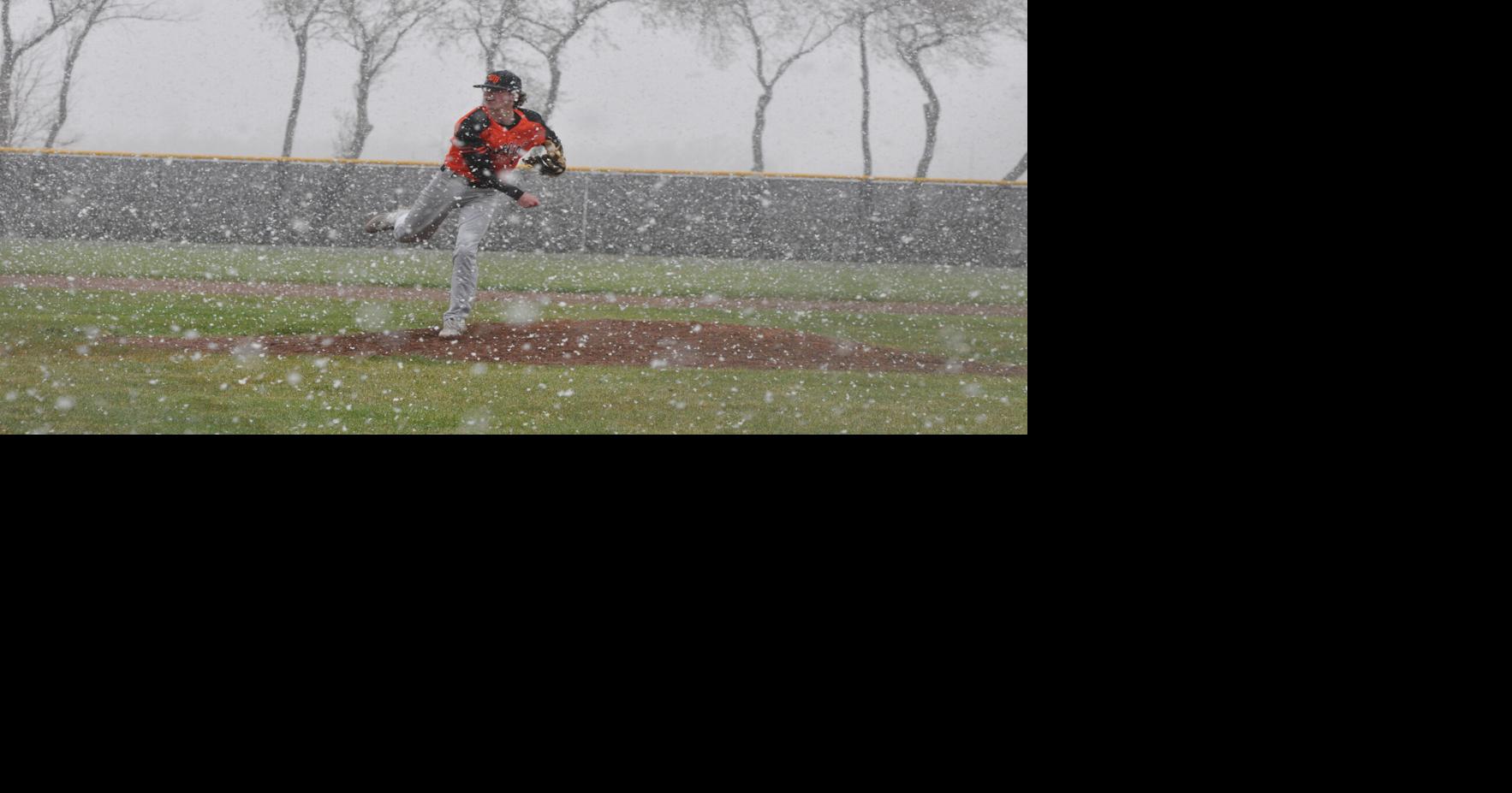 Williams Bay baseball falls to Hustisford/Dodgeland in inclement weather filled doubleheader