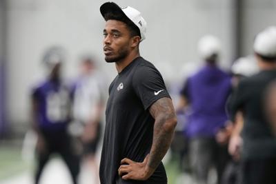 Jaire Alexander signs with Ravens, AP photo