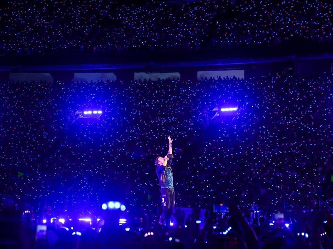 071925-coldplay-0001.JPG chris martin