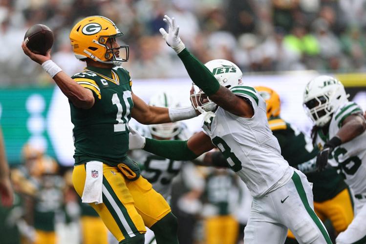 FOOTBALL-NFL-NYJ-GB/