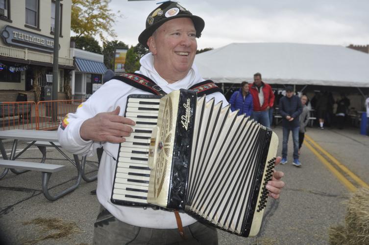 Fred Isaak accordion player Oktoberfest