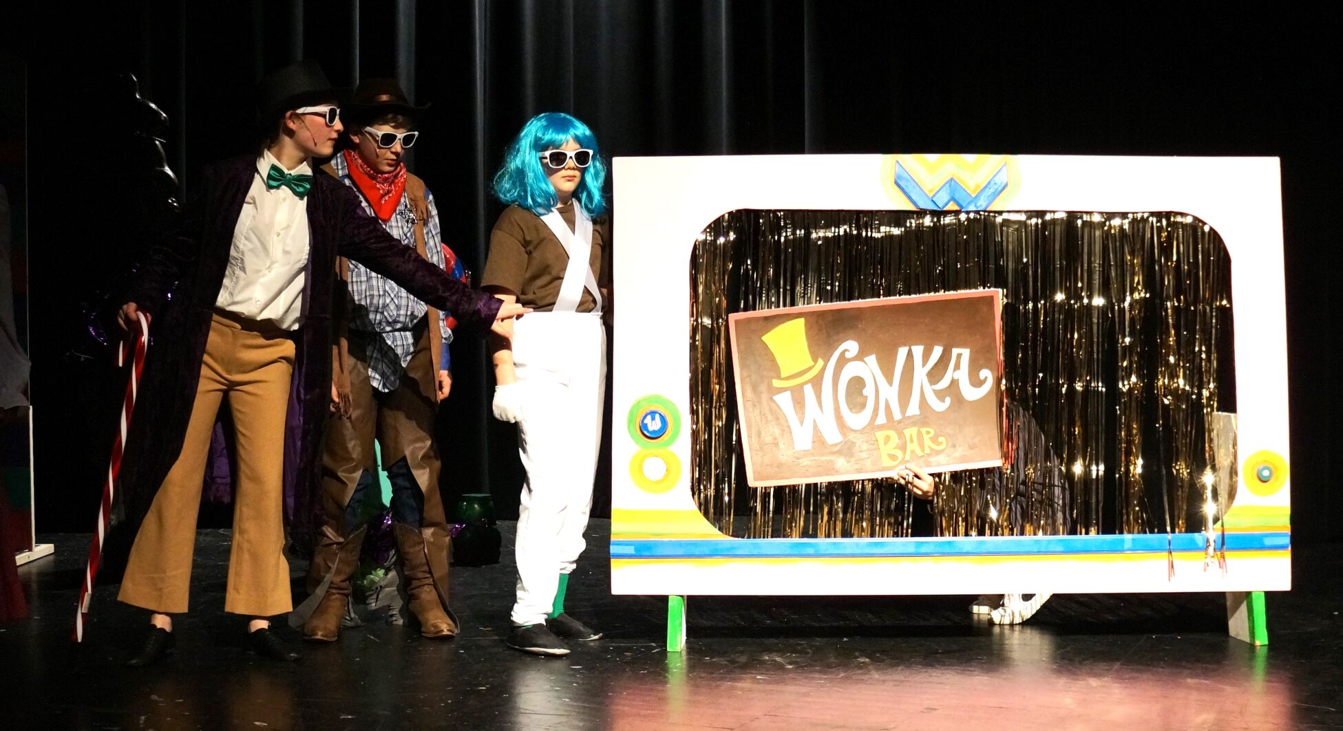 Confectioner Willy Wonka demonstrates his teleportation Wonka Vision device