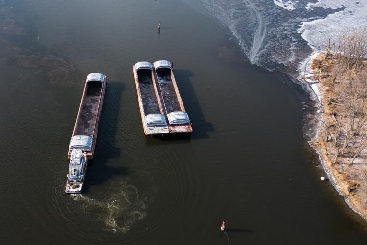 Mississippi barge traffic slows down for the winter season