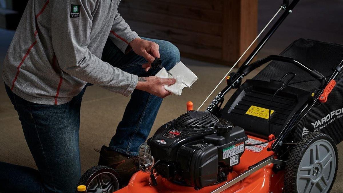 What you need to know about choosing a gas-powered lawn mower