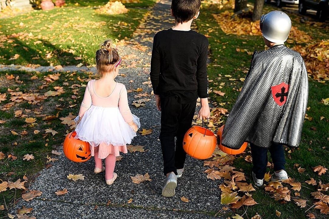 How parents can help a scared child enjoy Halloween