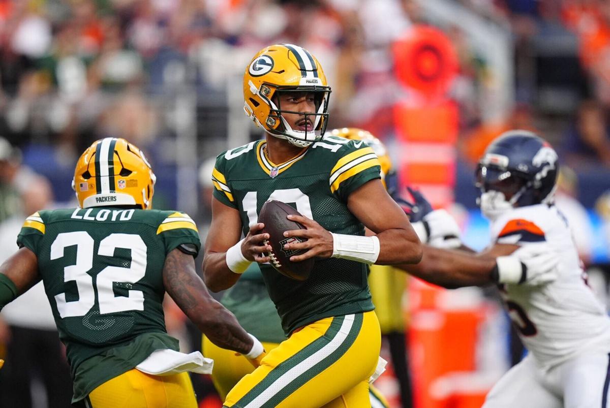 FOOTBALL-NFL-DEN-GB/