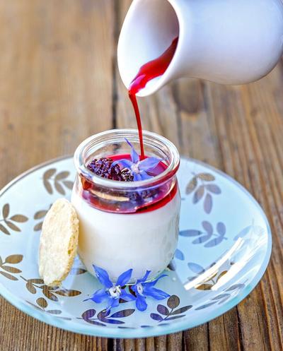 Yogurt panna cotta 2