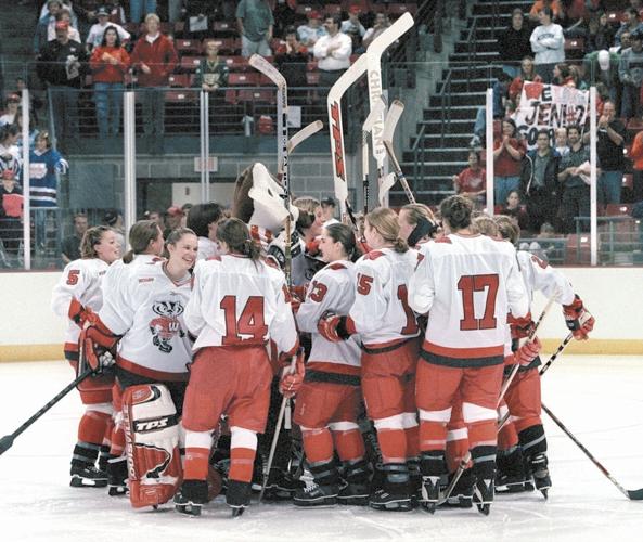 Hockey women huddle 10 9 99