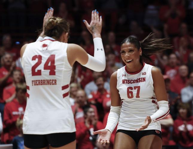 UWvball-20260424-11-2575.jpg