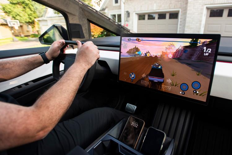 BIZ-AUTO-TESLA-CYBERTRUCKS-2-DTN