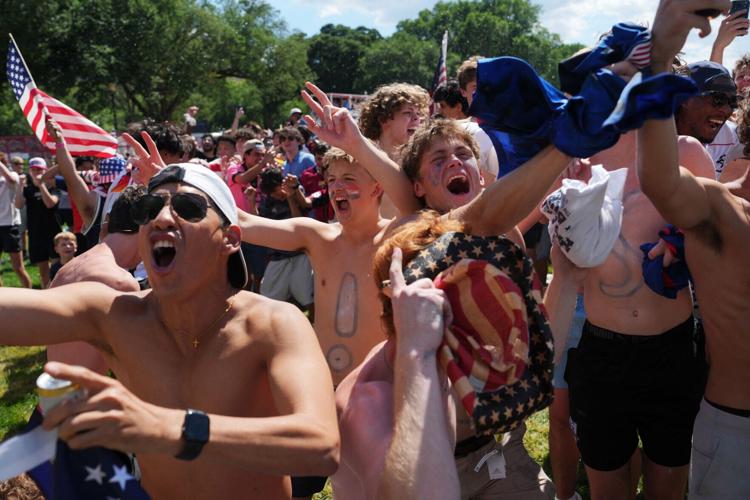 SOCCER-WORLDCUP-USA-AUS/FANS