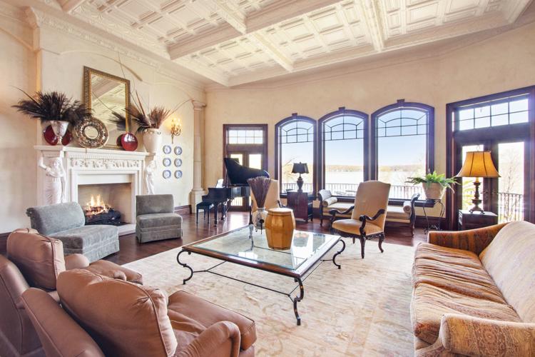 Black Point Manor - town of Linn - interior room