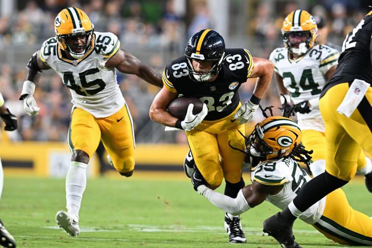 FOOTBALL-NFL-PIT-GB/