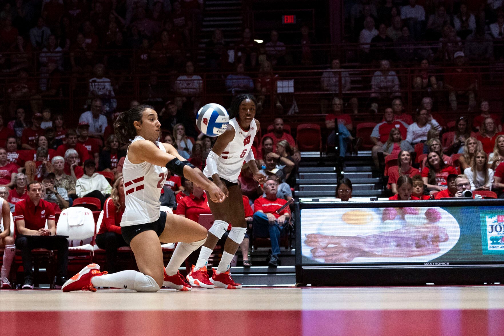 Wisconsin Volleyball's Gulce Guctekin Enters Transfer Portal