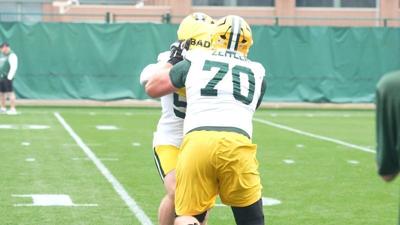 Wisconsin native Kevin Zeitler participating in first practice since joining the Packers