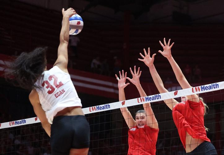UW-Volleyball-Alumni-Match-12-20260808-274801.jpg
