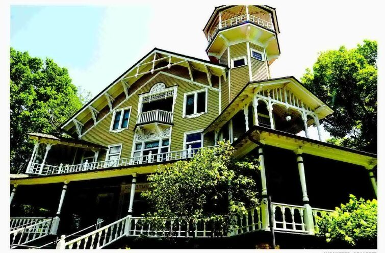 EXPLORING ALL THINGS LAKE GENEVA