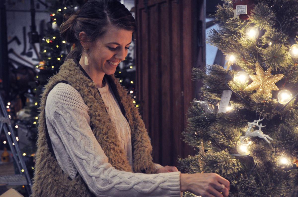 Tree Decorating Contest Underway Inside Geneva Lake Museum Local News Lakegenevanews Net
