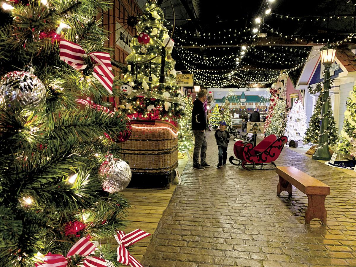 Geneva Ohio Christmas Parade 2022 Bask In The Christmas Glow At Geneva Lake Museum's Parade Of Trees |  Resorter | Lakegenevanews.net