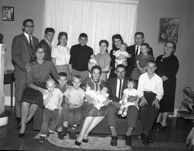 2-Daulton Family  Kentucky October 1961.jpg