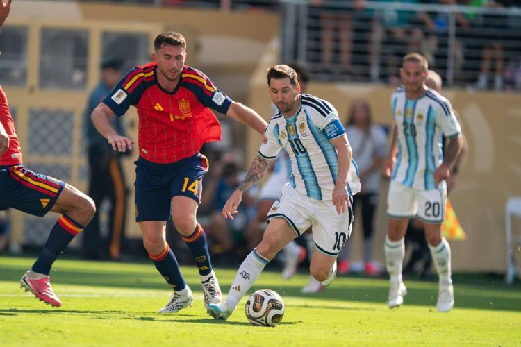 Argentina forward Lionel Messi (10) dribbles the ball during the FIFA World Cup 2026 final between Argentina and Spain at New