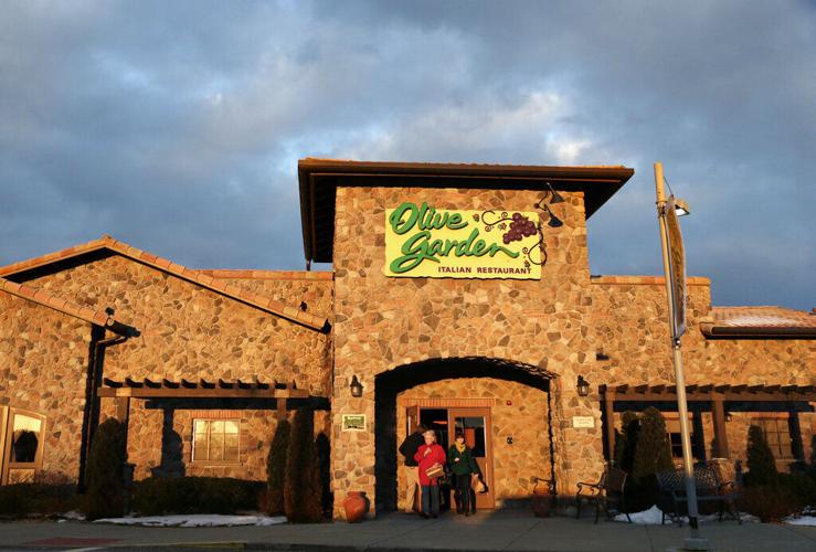 Earns Darden Restaurants