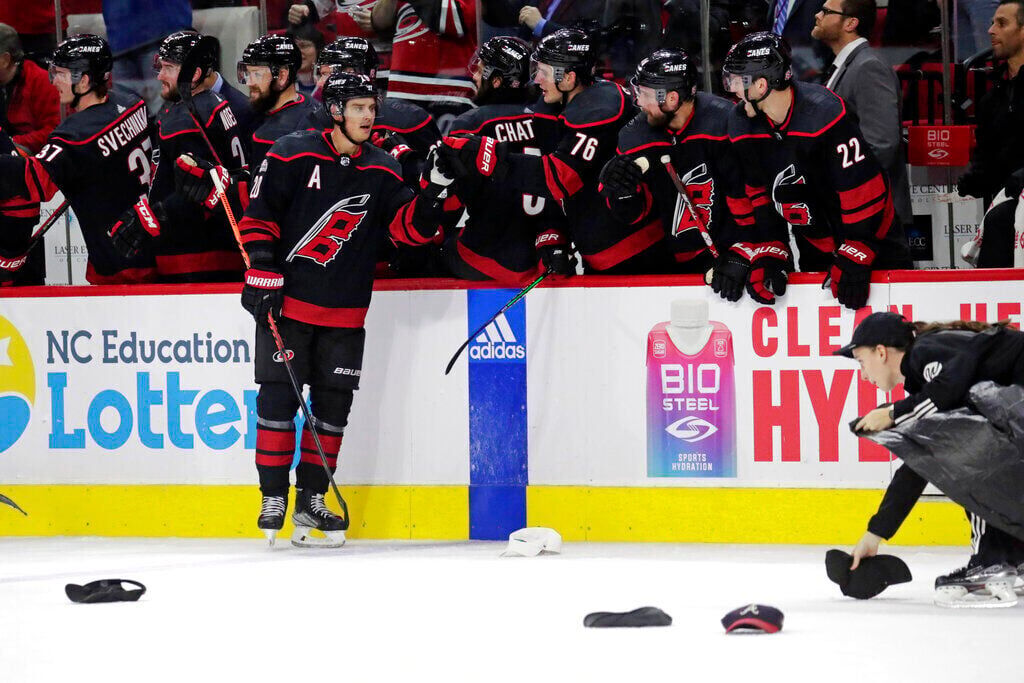 Hurricanes Sabres