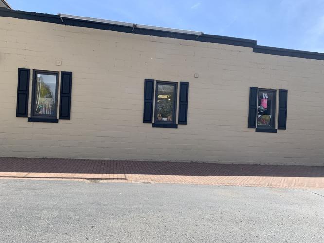 Lake Geneva Plan Commission members have approved a site plan review request for a mural to be installed at 858 W. Main St.