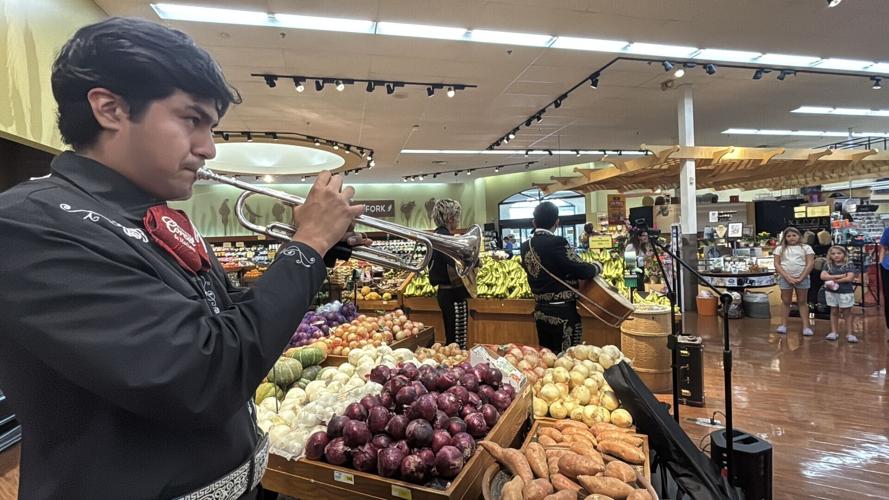 Live music at the Waunakee Piggly Wiggly 6