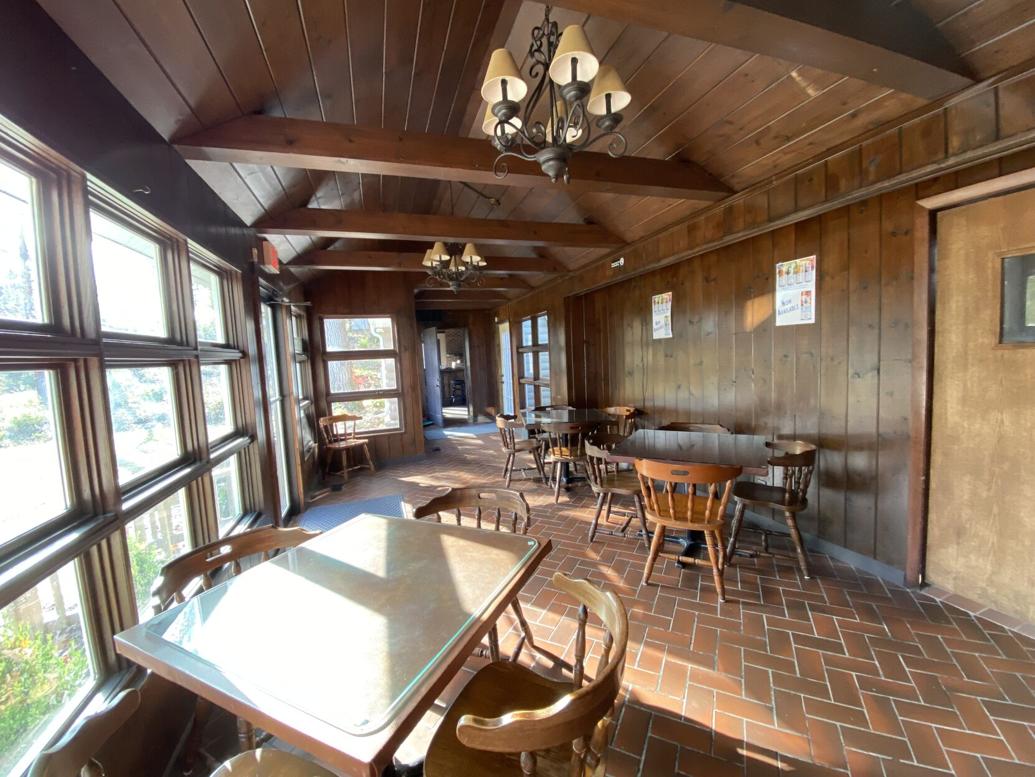 Delavan's Wagon Wheel goes through many changes, still standing after