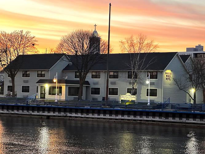 Harbor Winds Hotel