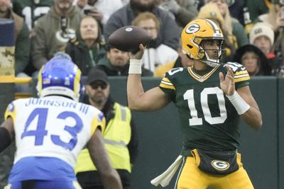 Rams Packers Football