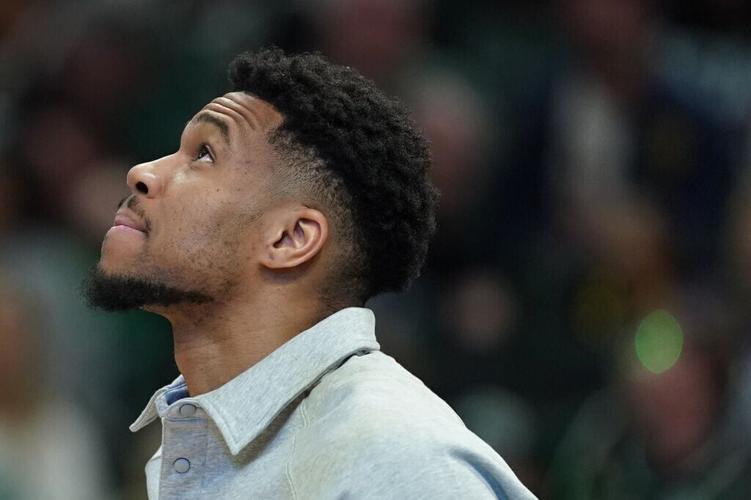 Spurs Bucks Basketball