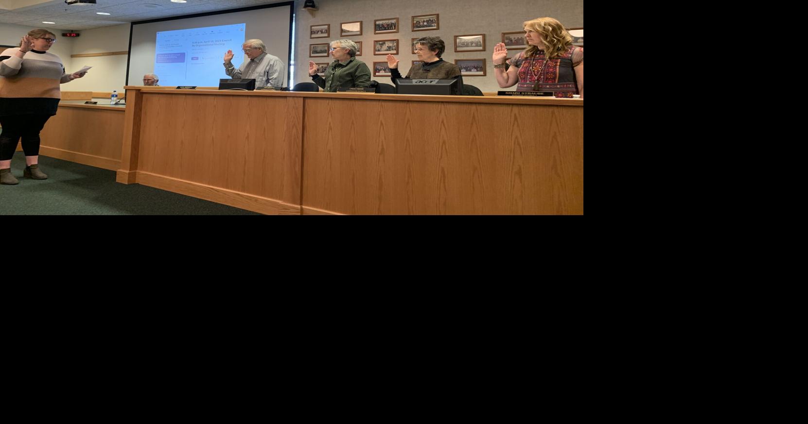 City aldermen and municipal judge sworn in during re-organizational ...