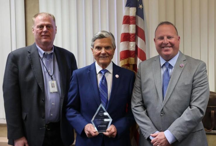 City recognizes outgoing leaders