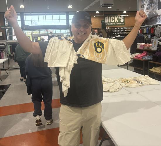 Brewers fans hunt for merchandise