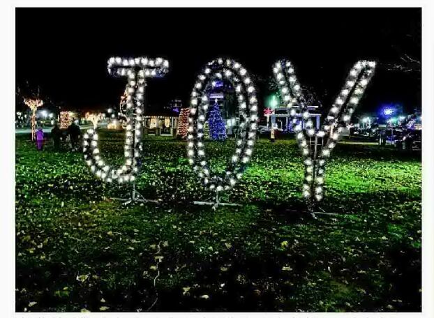 LAKE GENEVA BUSINESS IMPROVEMENT DISTRICT HOSTS ANNUAL TREE LIGHTING CEREMONY