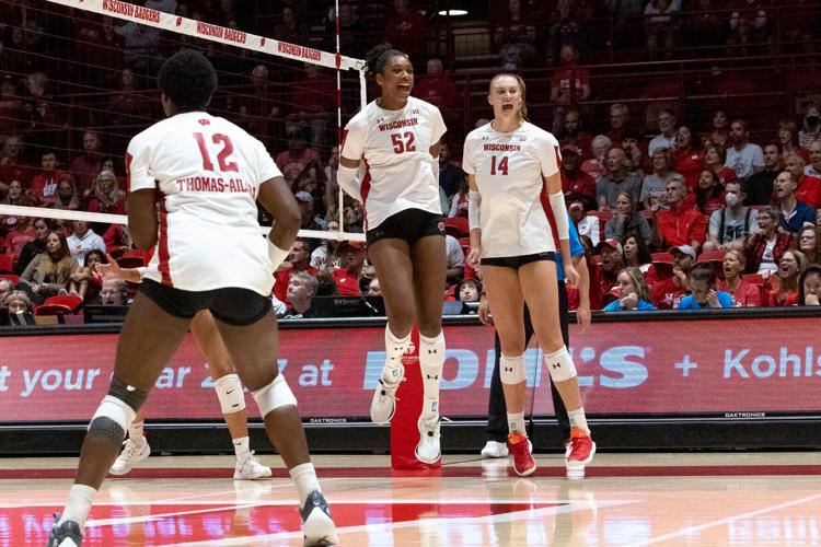 Wisconsin volleyball - Carter Booth, Anna Smrek