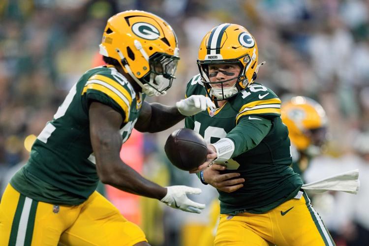 FOOTBALL-NFL-GB-ARI/