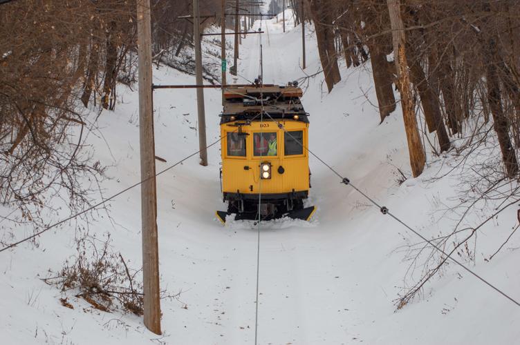 Line poles with Car D23