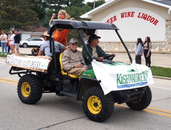 Kishwauketoe Nature Conservancy participates in the 2023 Williams Bay High School homecoming parade