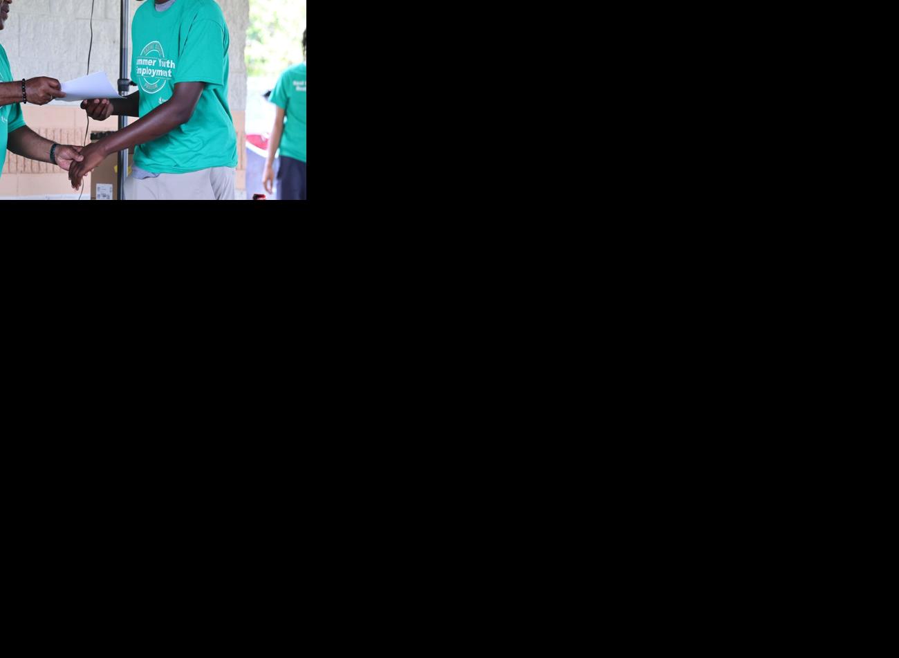 Ameri Miller accepts SYEP award