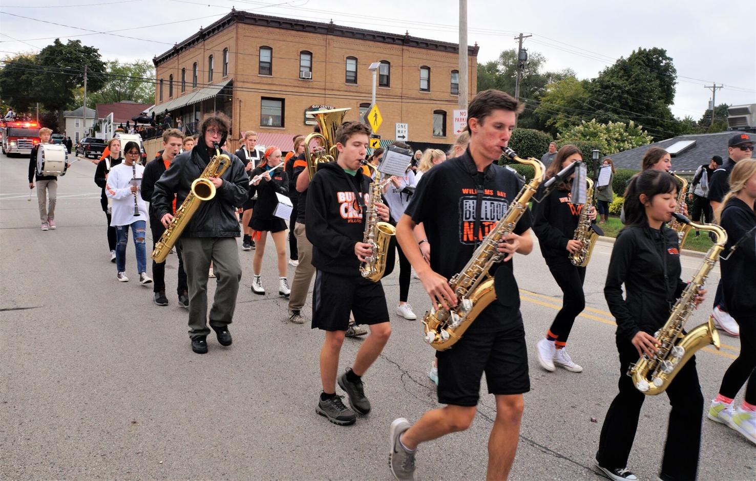 Williams Bay High School 2022 Parade 'Dancing Through the