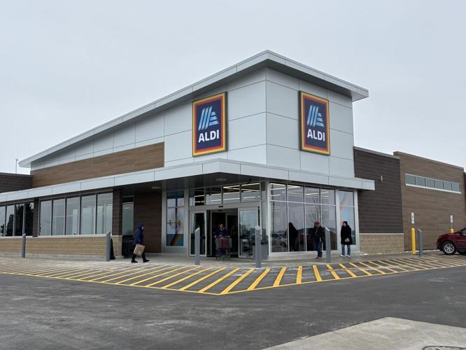 Aldi opens in Waunakee 2