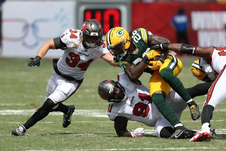 FOOTBALL-NFL-TB-GB/