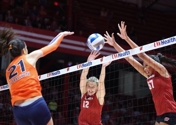 UW-vs-Auburn-Vball-13-20260903-287115.jpg