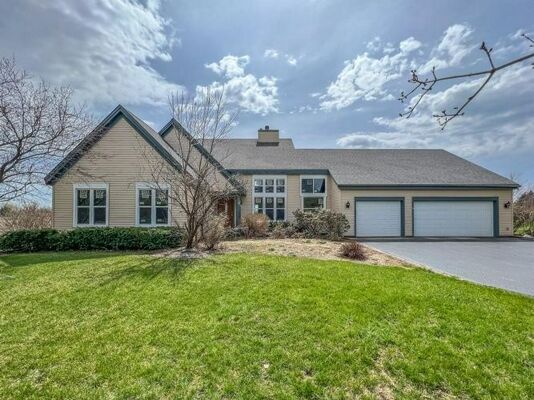 3 Bedroom Home in Lake Geneva - $614,900