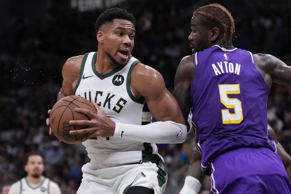Lakers Bucks Basketball